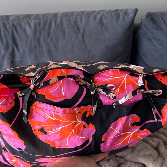 Set of 2 standard size DVF (for Target) signature leopard/waterlily shams (NWT) - Picture 3 of 9
